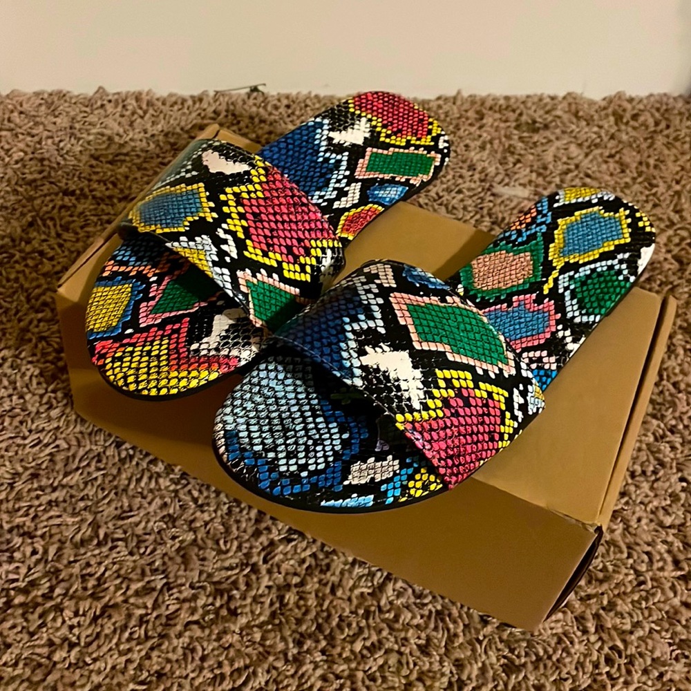 Brand new Multo color sandal
